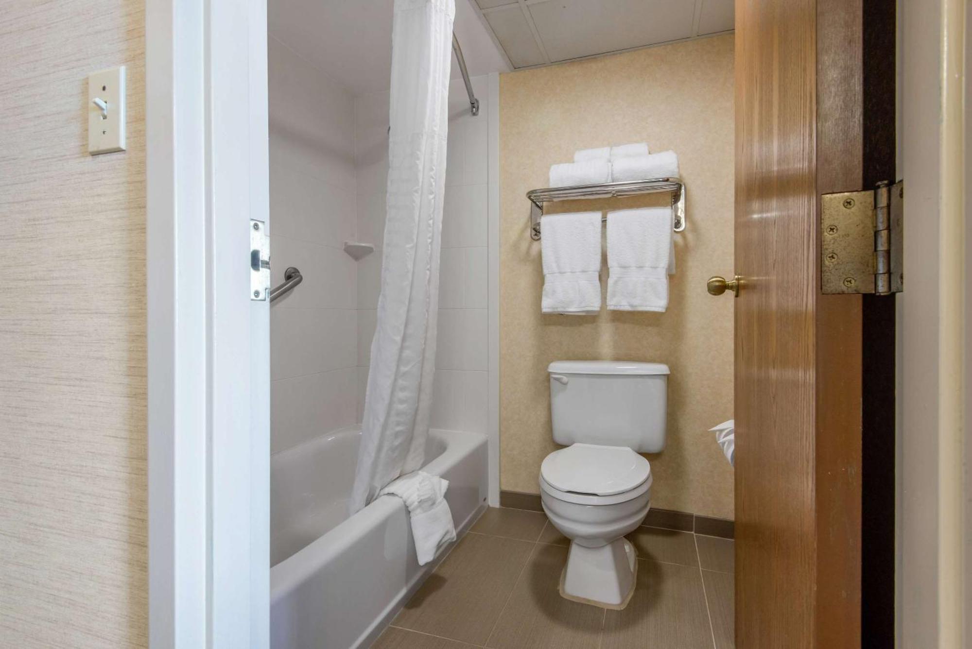 Hotel Quality & *